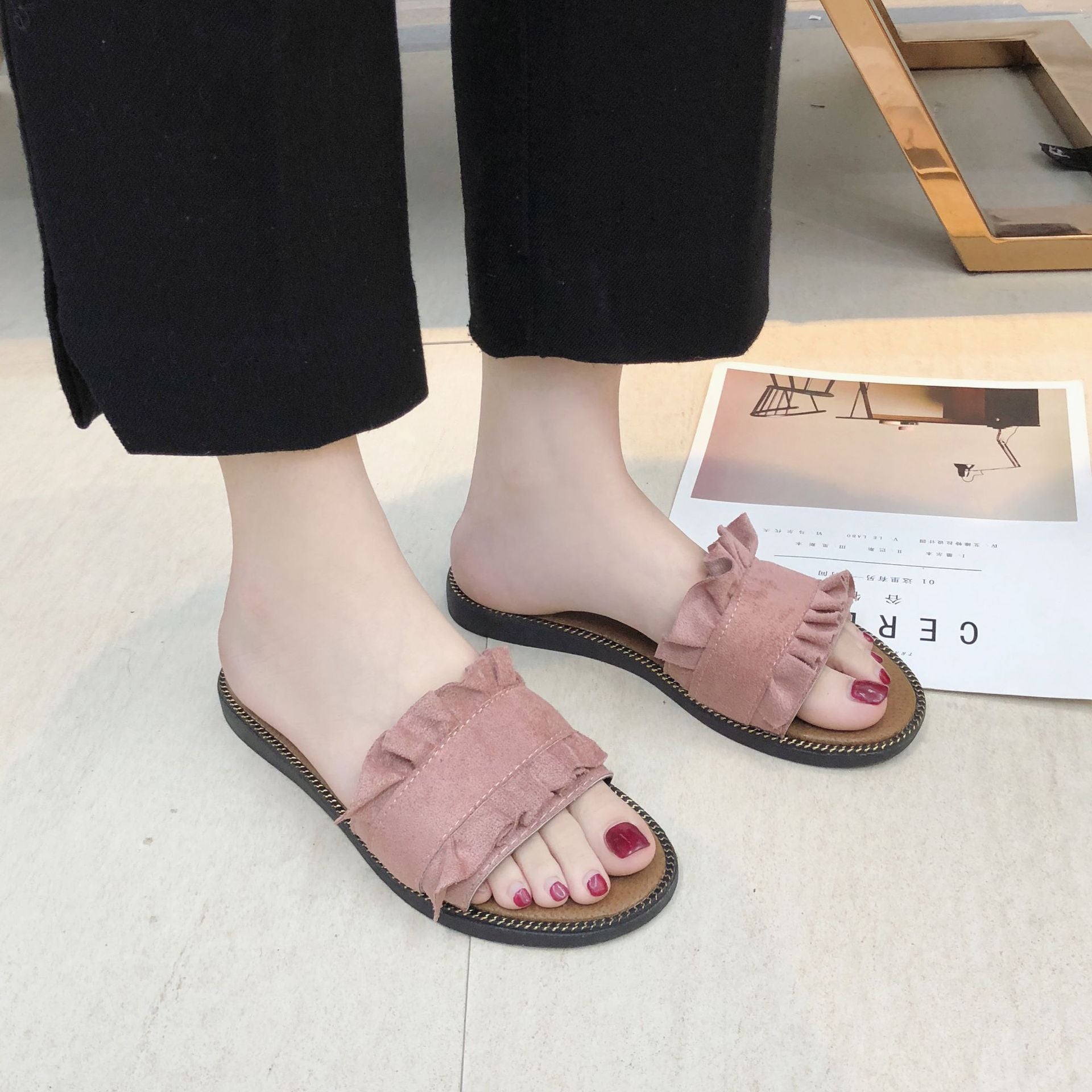 Lace Charm Flat Heel Slippers