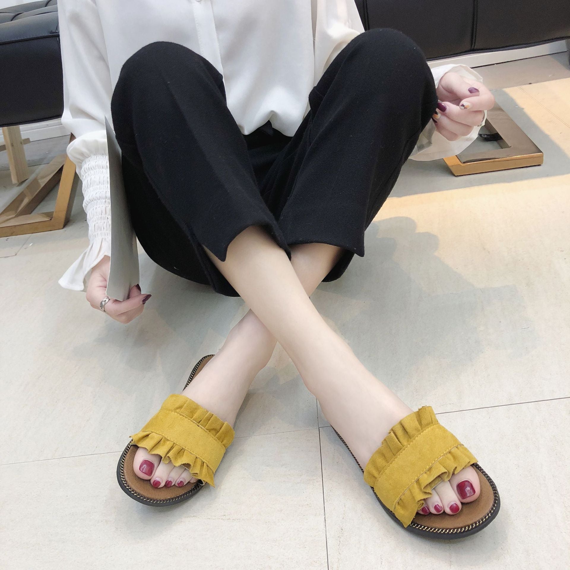 Lace Charm Flat Heel Slippers